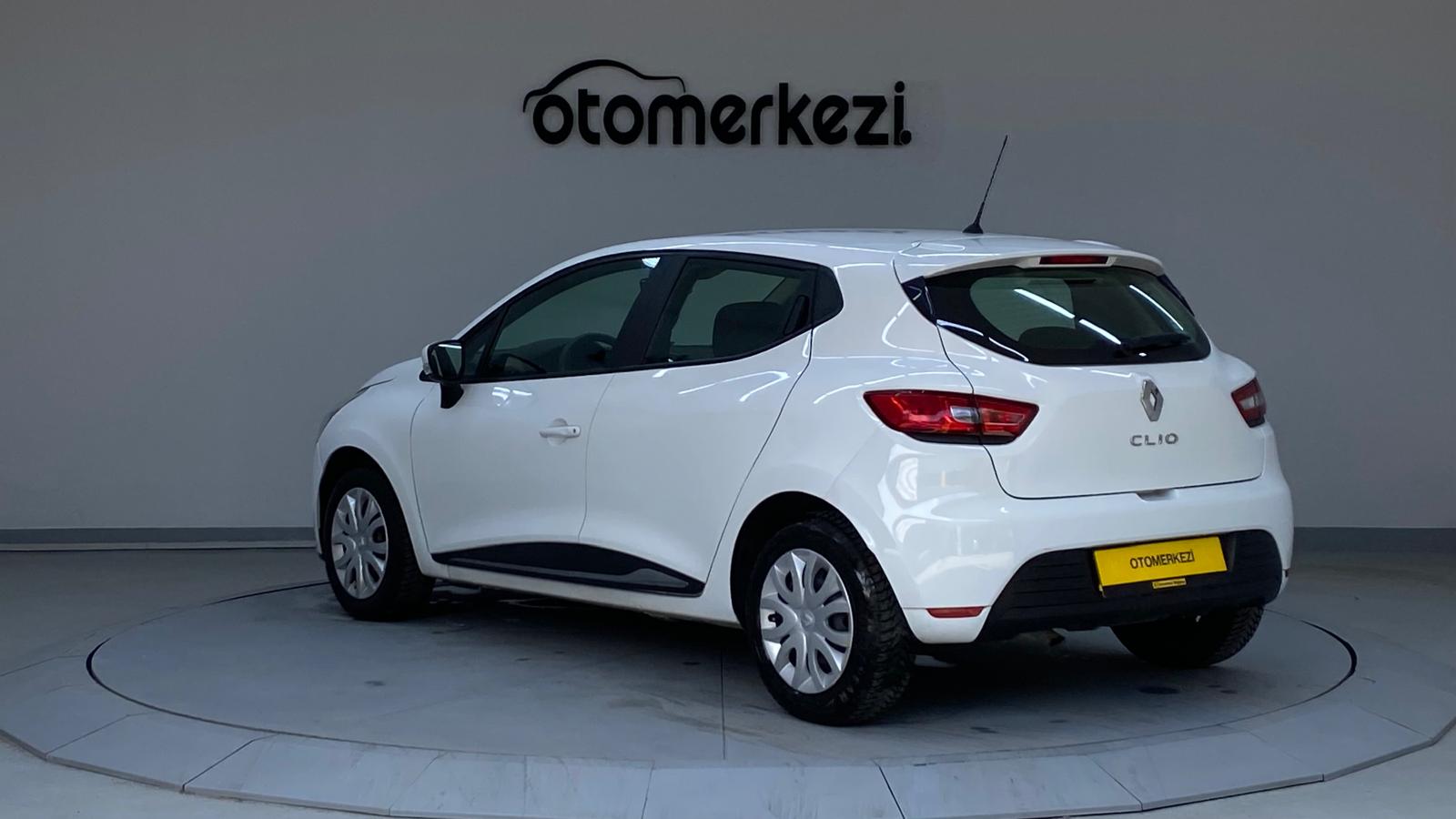 RENAULT CLIO 24